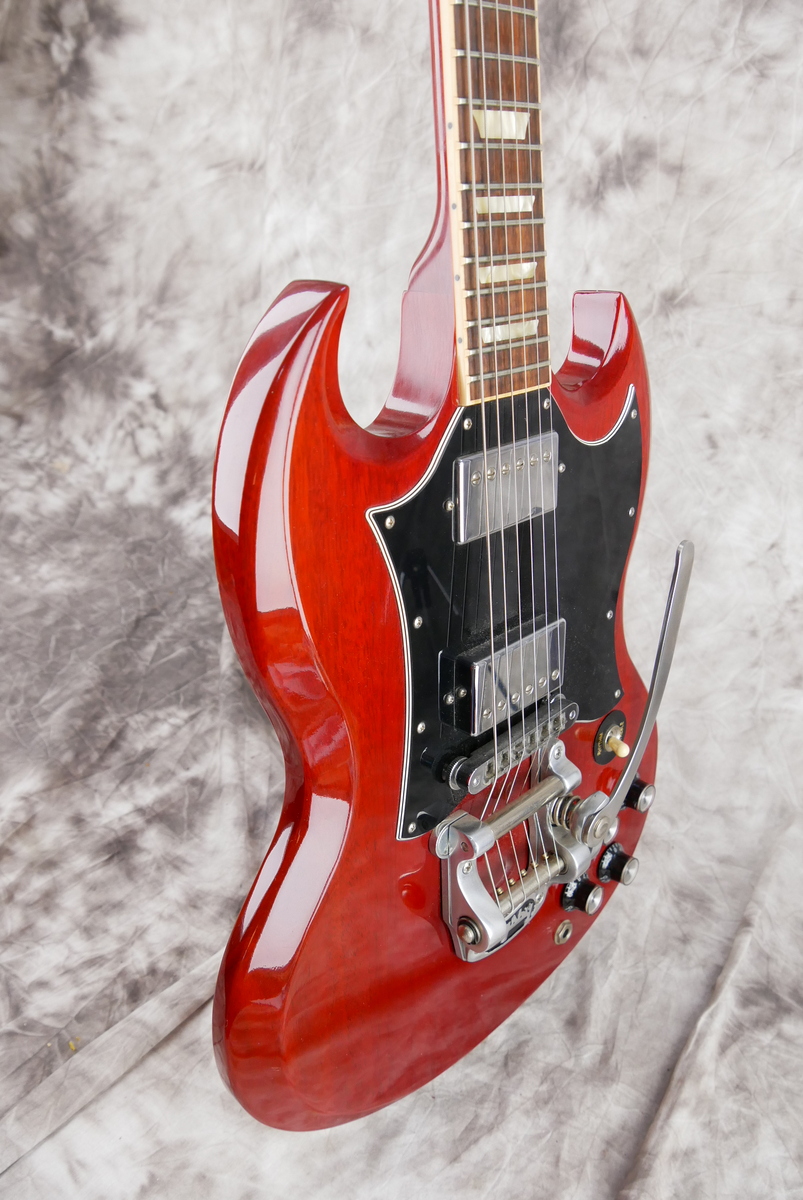 Gibson_SG_Standard_Bigsby_cherry_2010-005.JPG