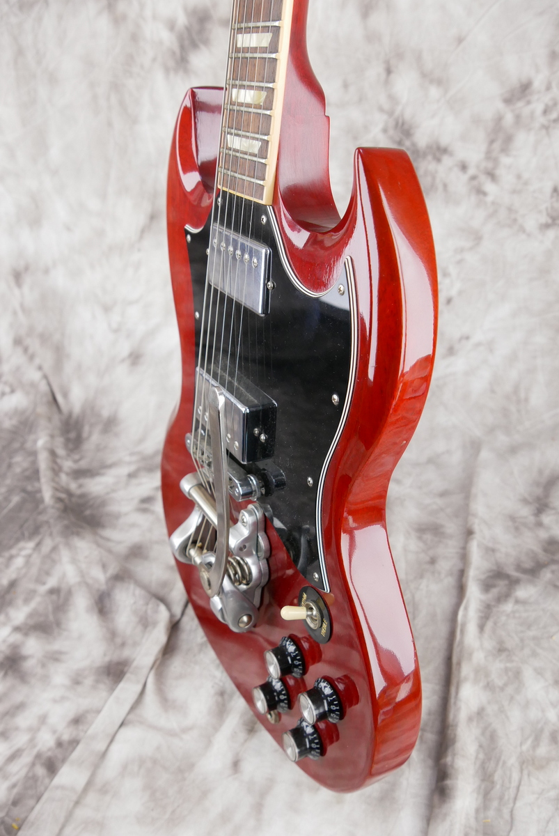 Gibson_SG_Standard_Bigsby_cherry_2010-006.JPG