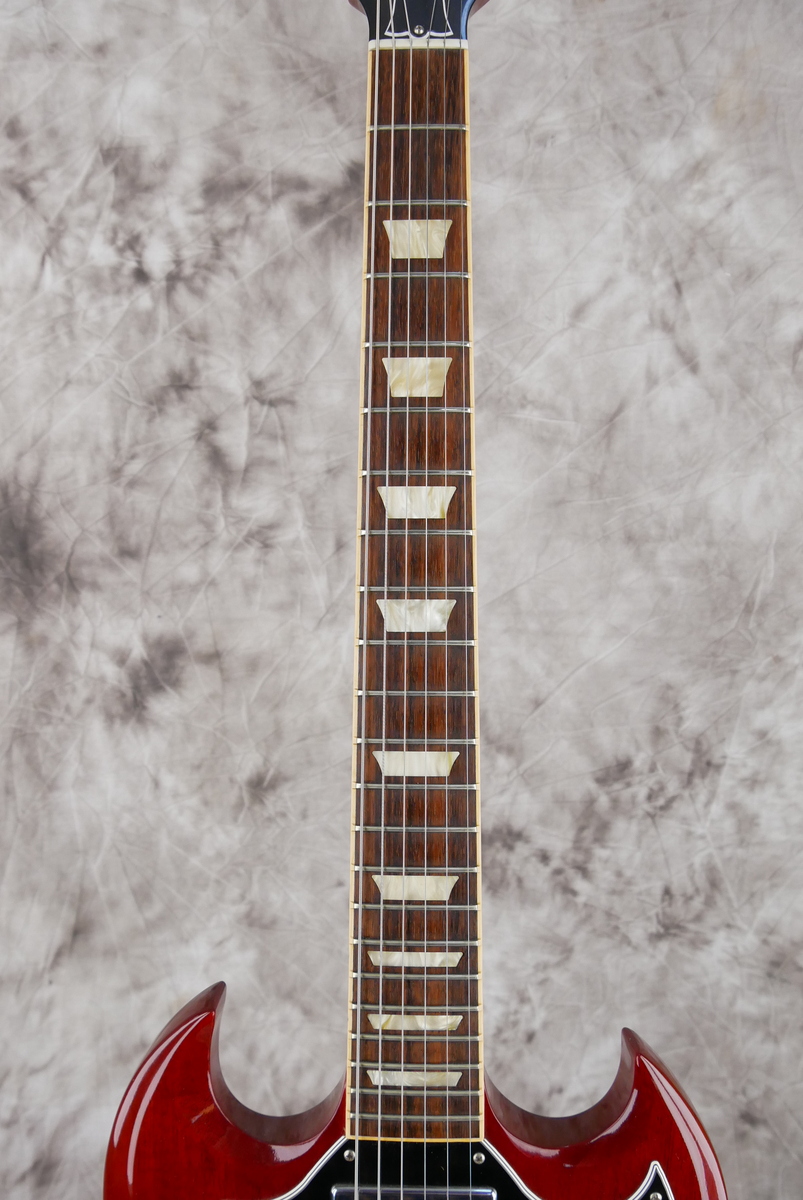 Gibson_SG_Standard_Bigsby_cherry_2010-011.JPG