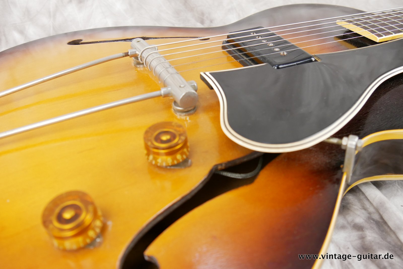 Gibson-ES-225-T-1956-sunburst-019.JPG