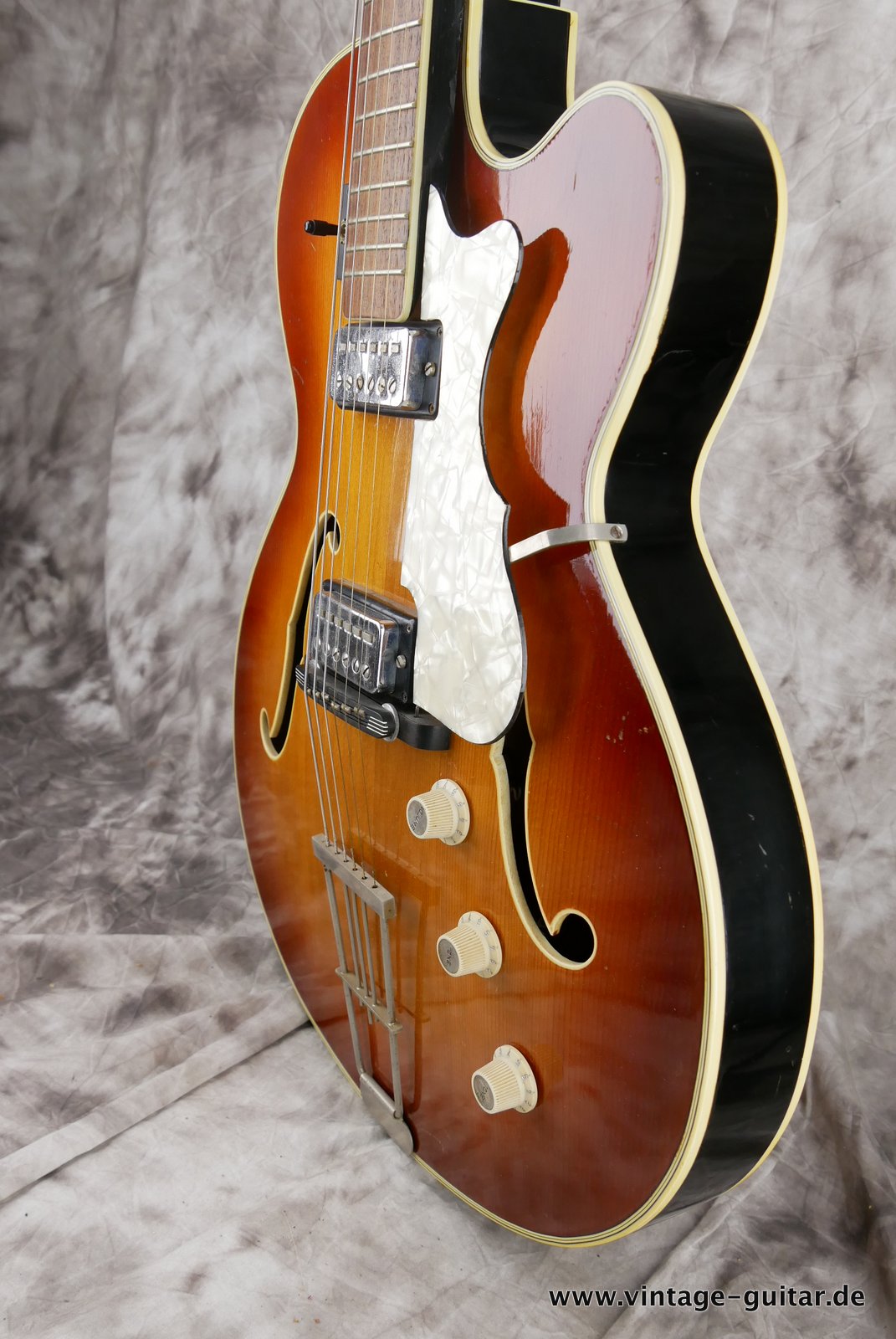 Hoefner-Hofner-457-E2-1965-006.JPG