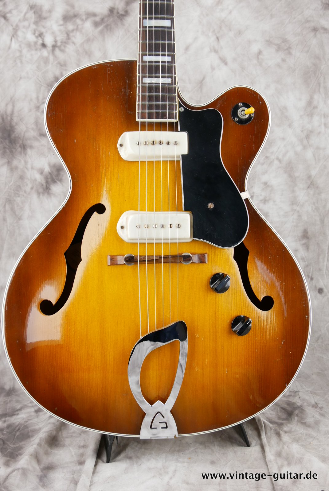 Guild-X-175-Manhatten-1957-sunburst-002.JPG