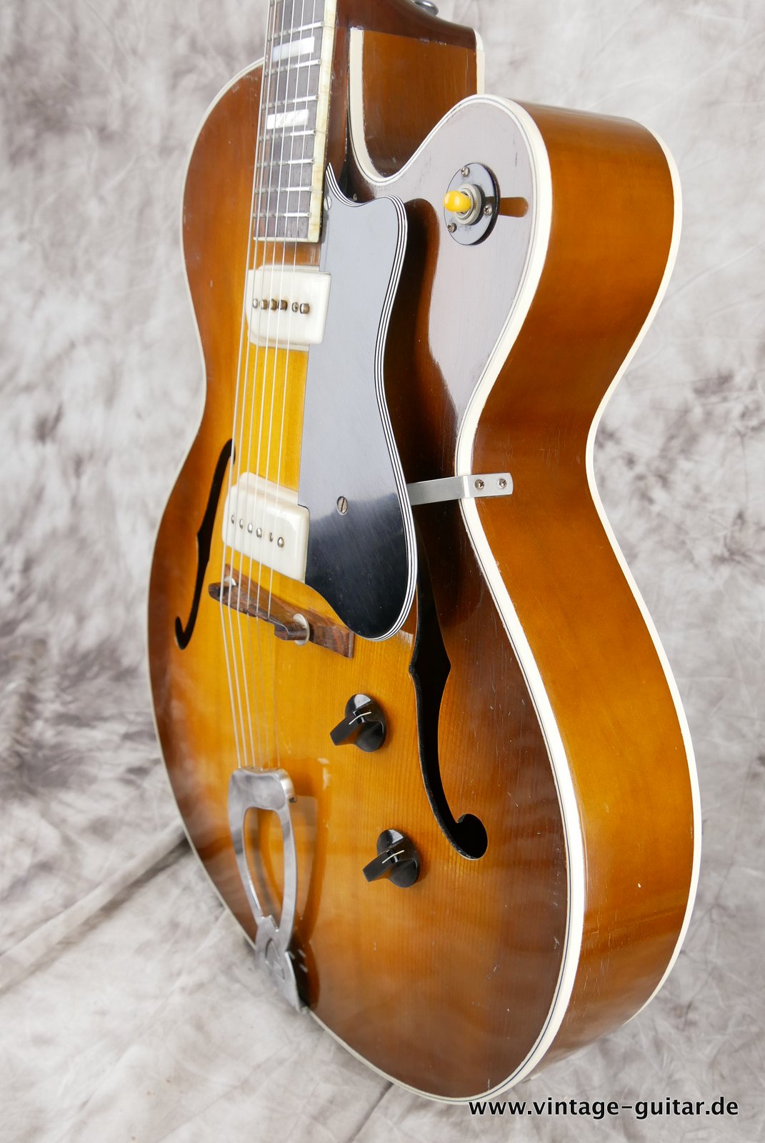 Guild-X-175-Manhatten-1957-sunburst-006.JPG