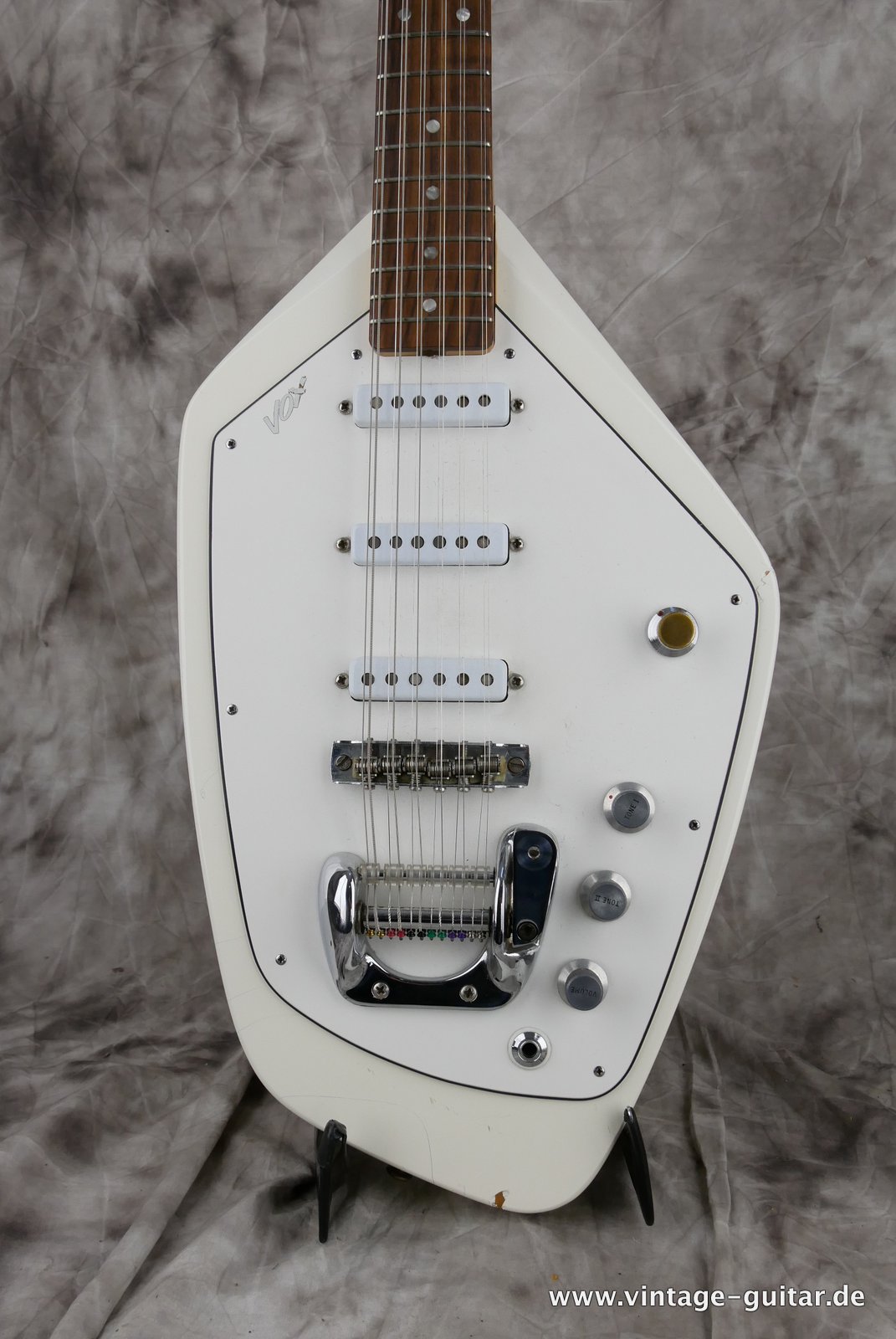 Vox-Phantom-12-string-1965-white-002.JPG