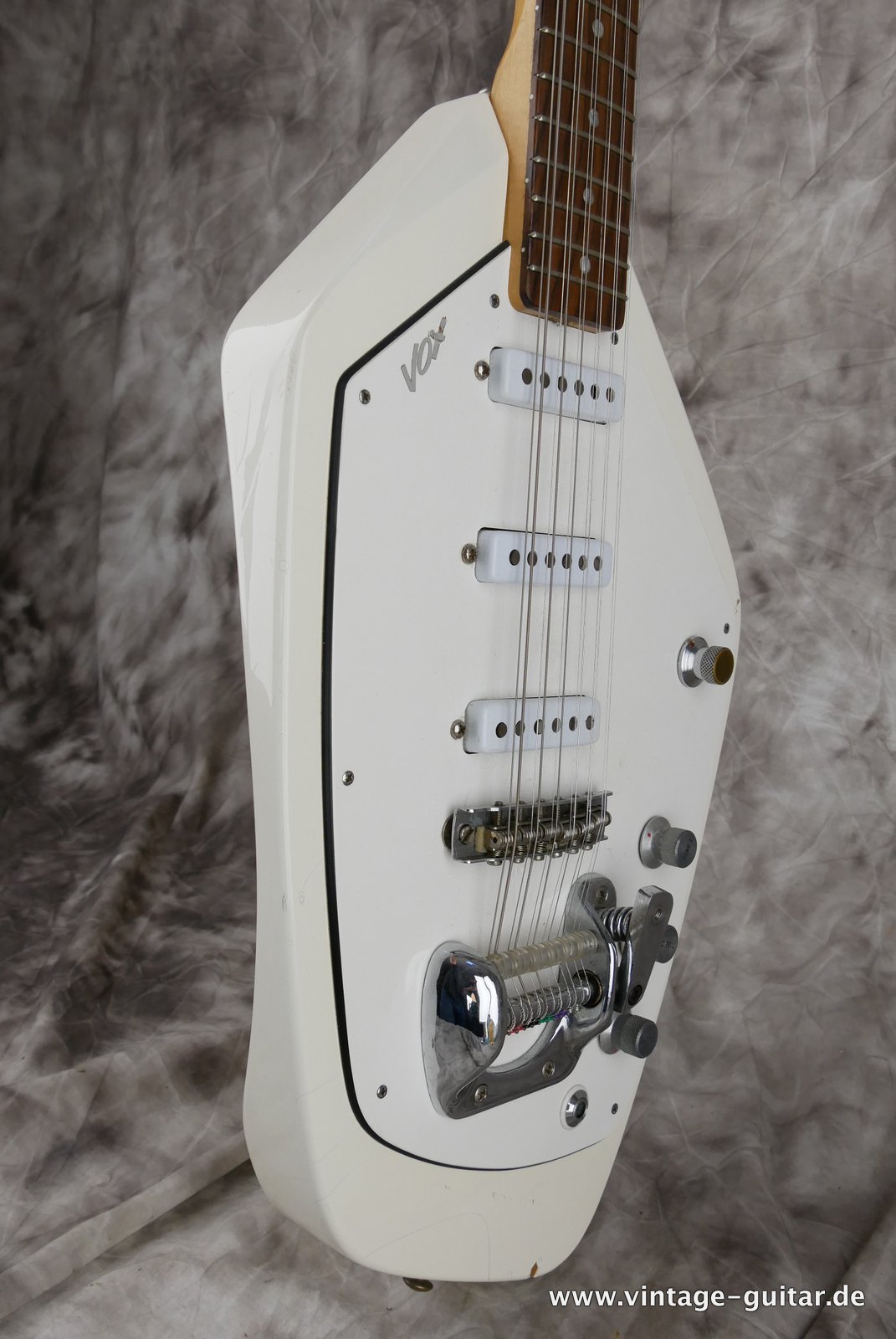 Vox-Phantom-12-string-1965-white-005.JPG