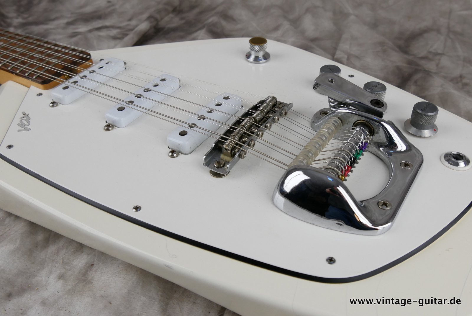Vox-Phantom-12-string-1965-white-014.JPG