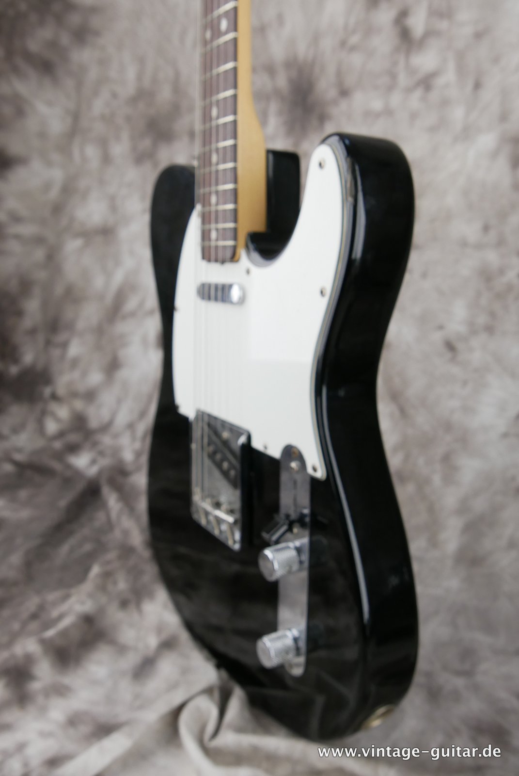 Fender-Telecaster-1972-black-over-sunburst-010.JPG