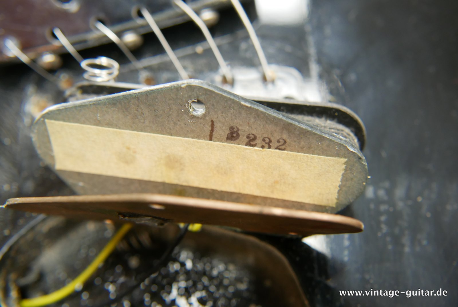 img/vintage/4840/Fender-Telecaster-1972-black-over-sunburst-026.JPG