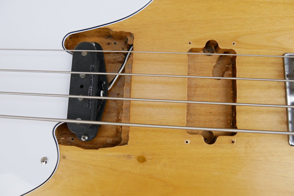 Fender-Telecaster-Bass-1969-015.JPG