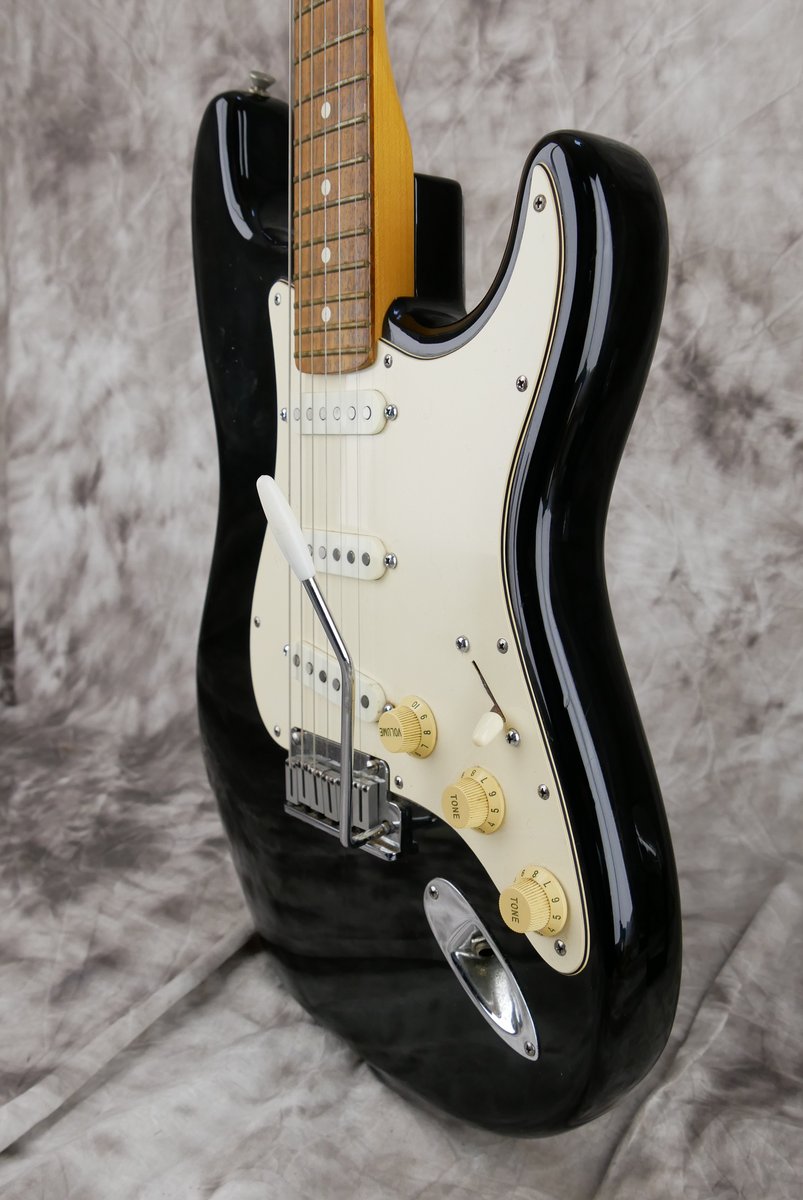 Fender-Stratocaster-American-Standard-1987-006.JPG