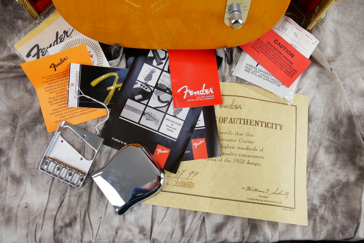img/vintage/4867/Fender_Telecaster_52_AVRI_butterscotch_1999-013.JPG