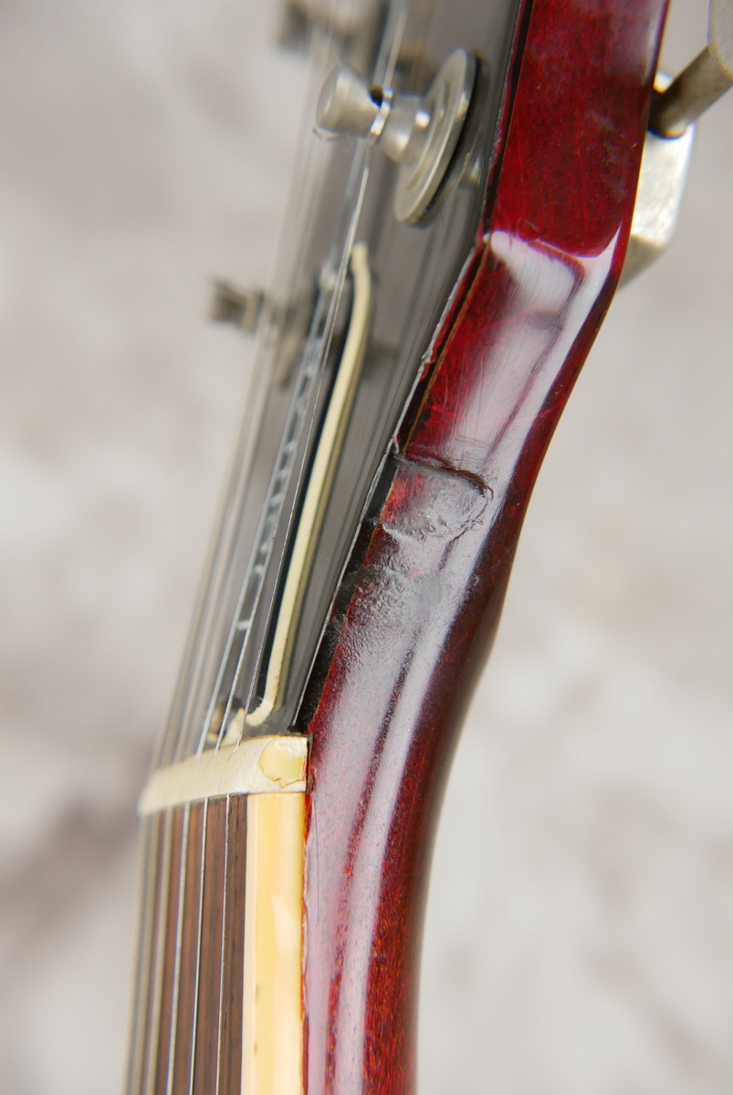 Gibson_Les_Paul_Deluxe_wine_red_1980-016.JPG