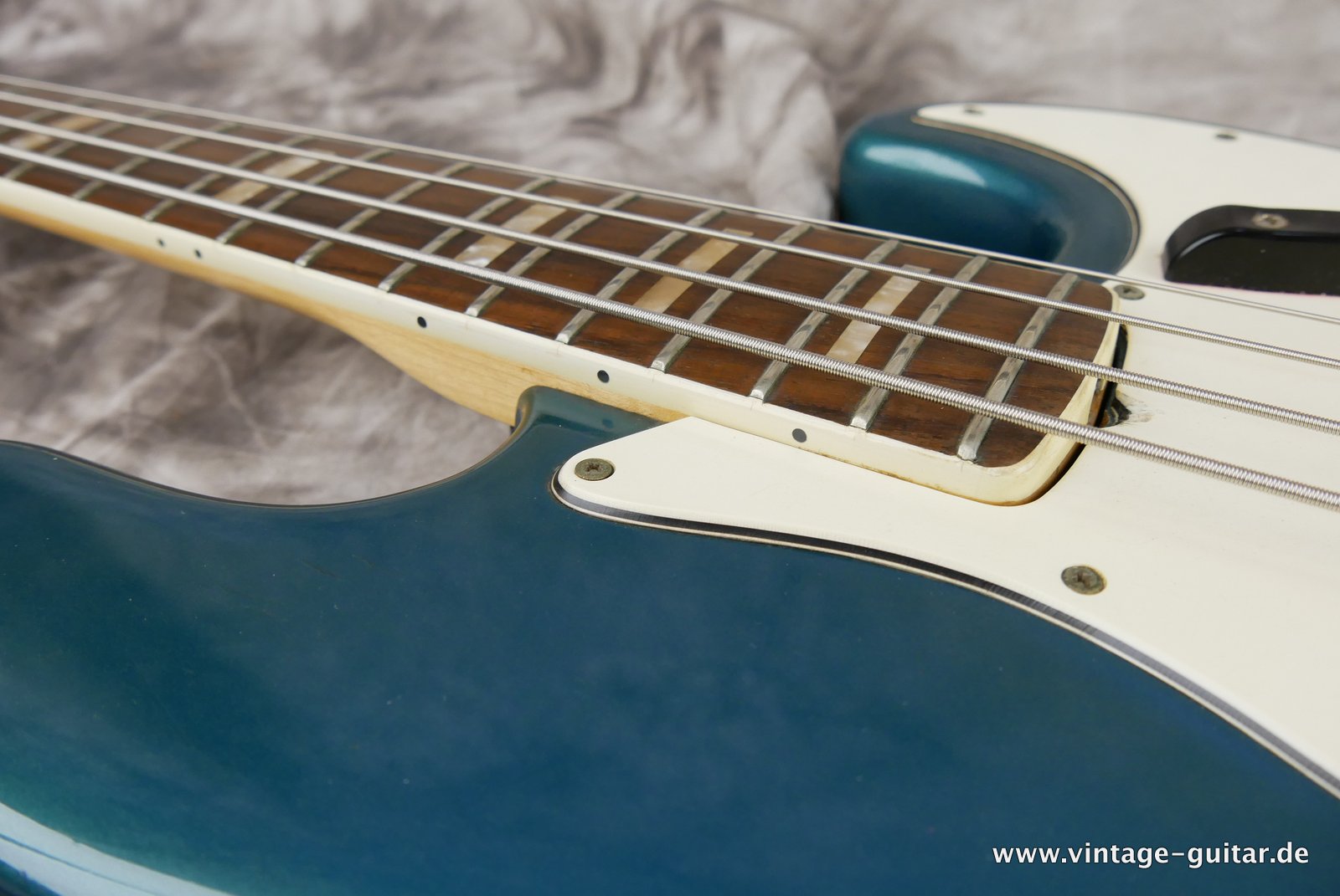 img/vintage/4877/Fender-Jazz-Bass-1969-lake-placid-blue-015.JPG