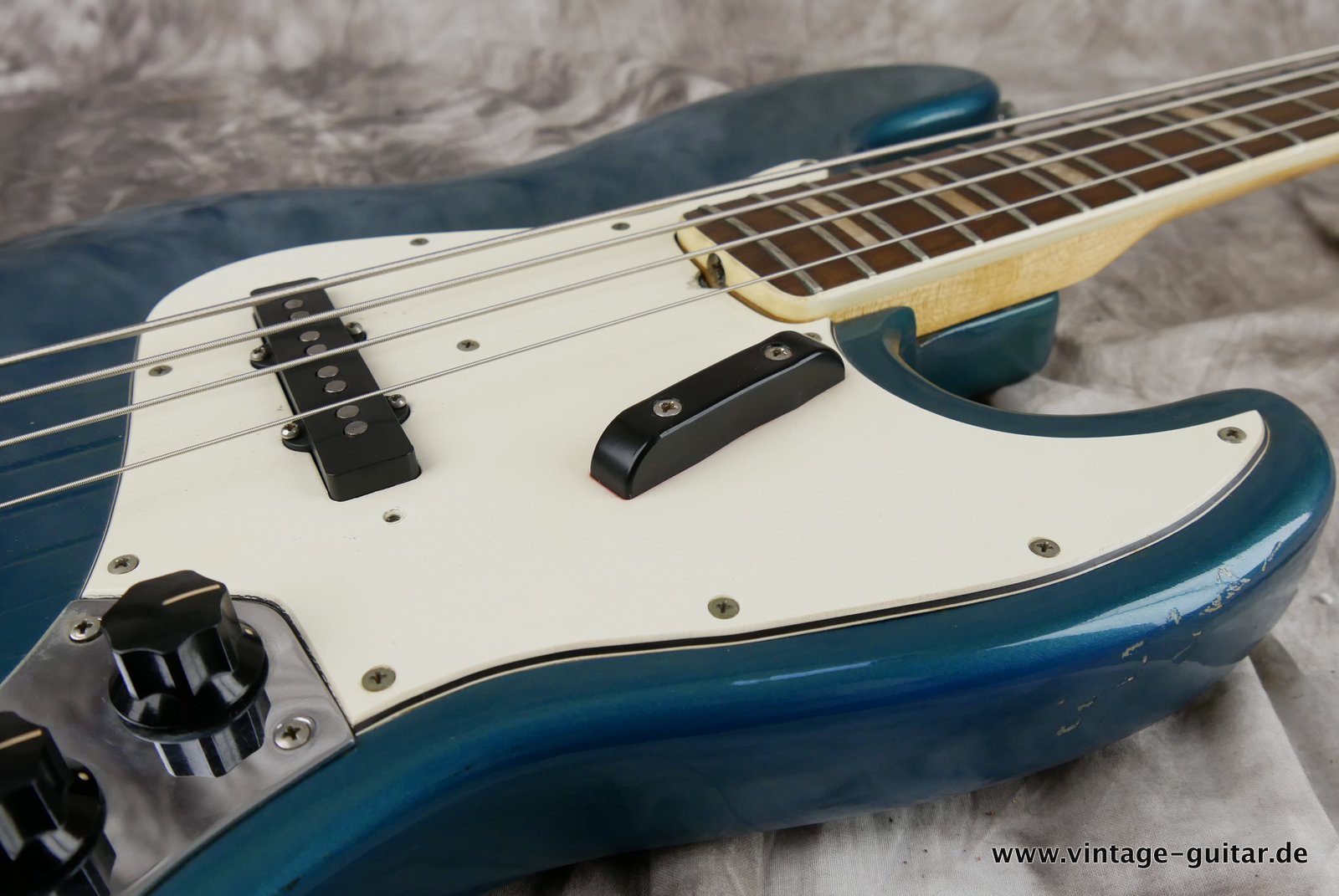 img/vintage/4877/Fender-Jazz-Bass-1969-lake-placid-blue-019.JPG