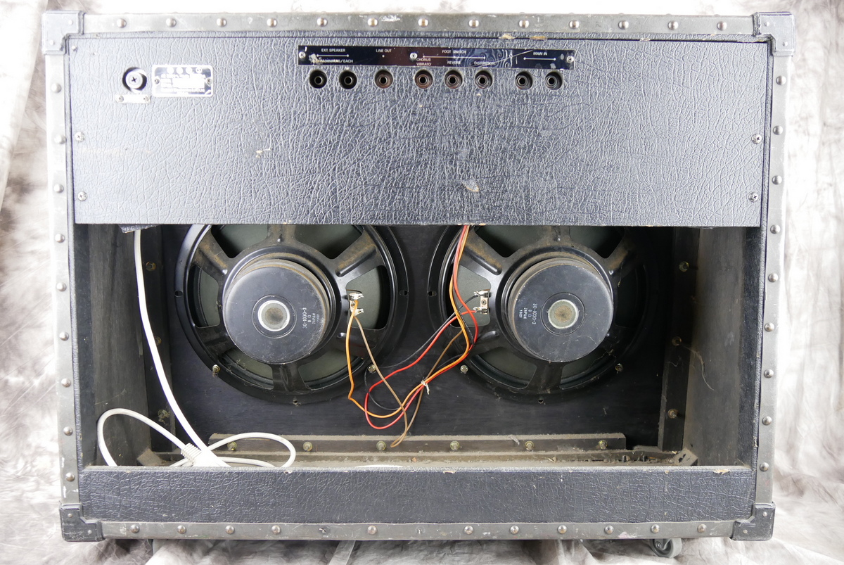 img/vintage/4885/Roland_JC_120_Jazz_Chorus_black_1984-002.JPG