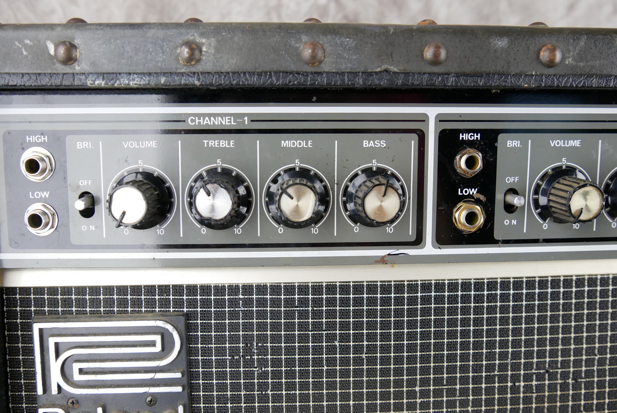 img/vintage/4885/Roland_JC_120_Jazz_Chorus_black_1984-005.JPG