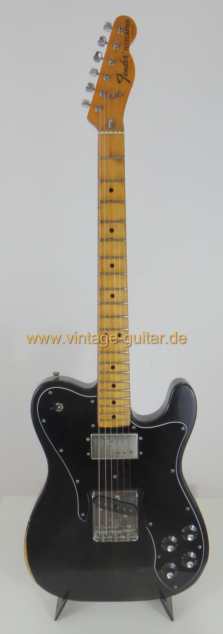 Fender-Telecaster-Custom-1974-black-a.jpg