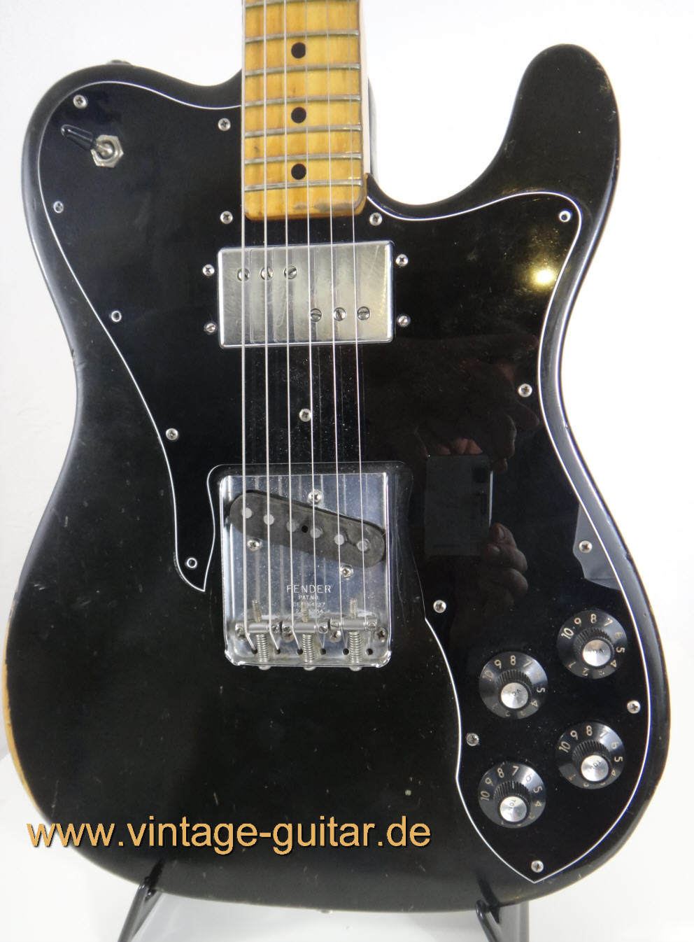 Fender-Telecaster-Custom-1974-black-b.jpg