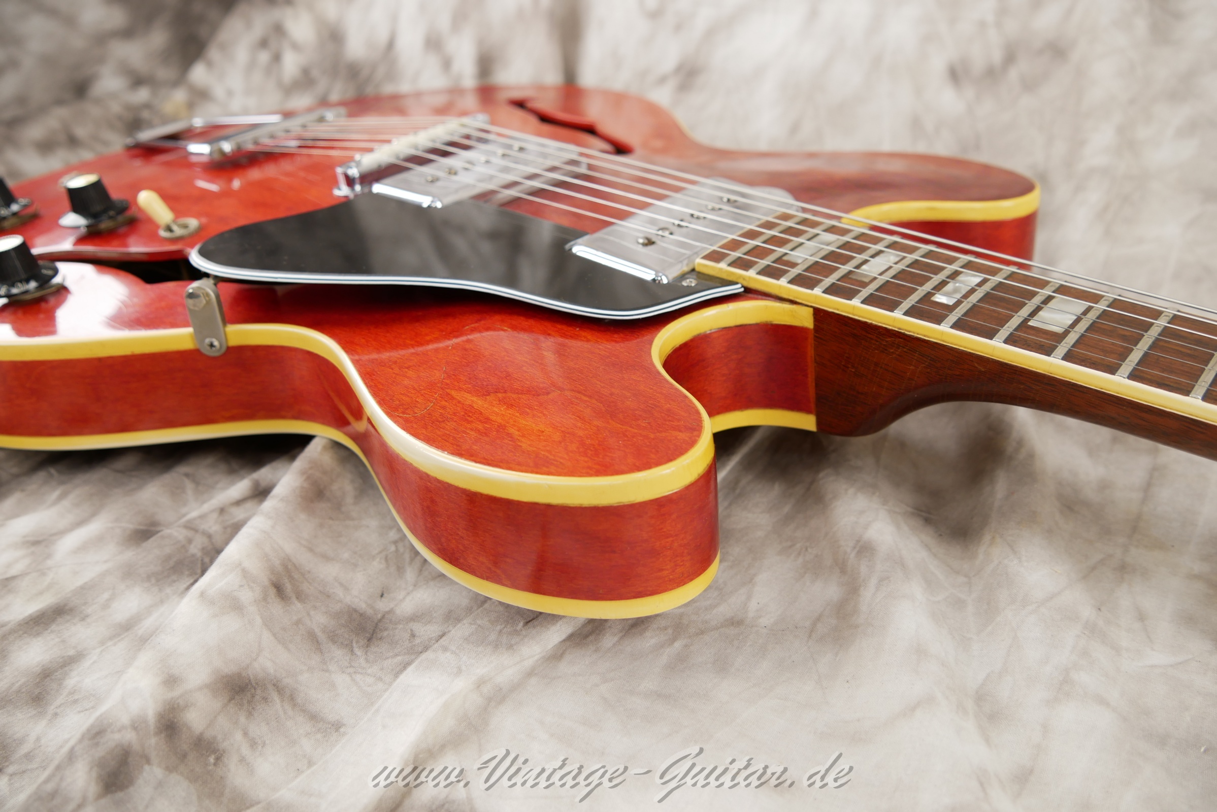 Gibson-ES-330-TDC-1968-cherry-14.jpg