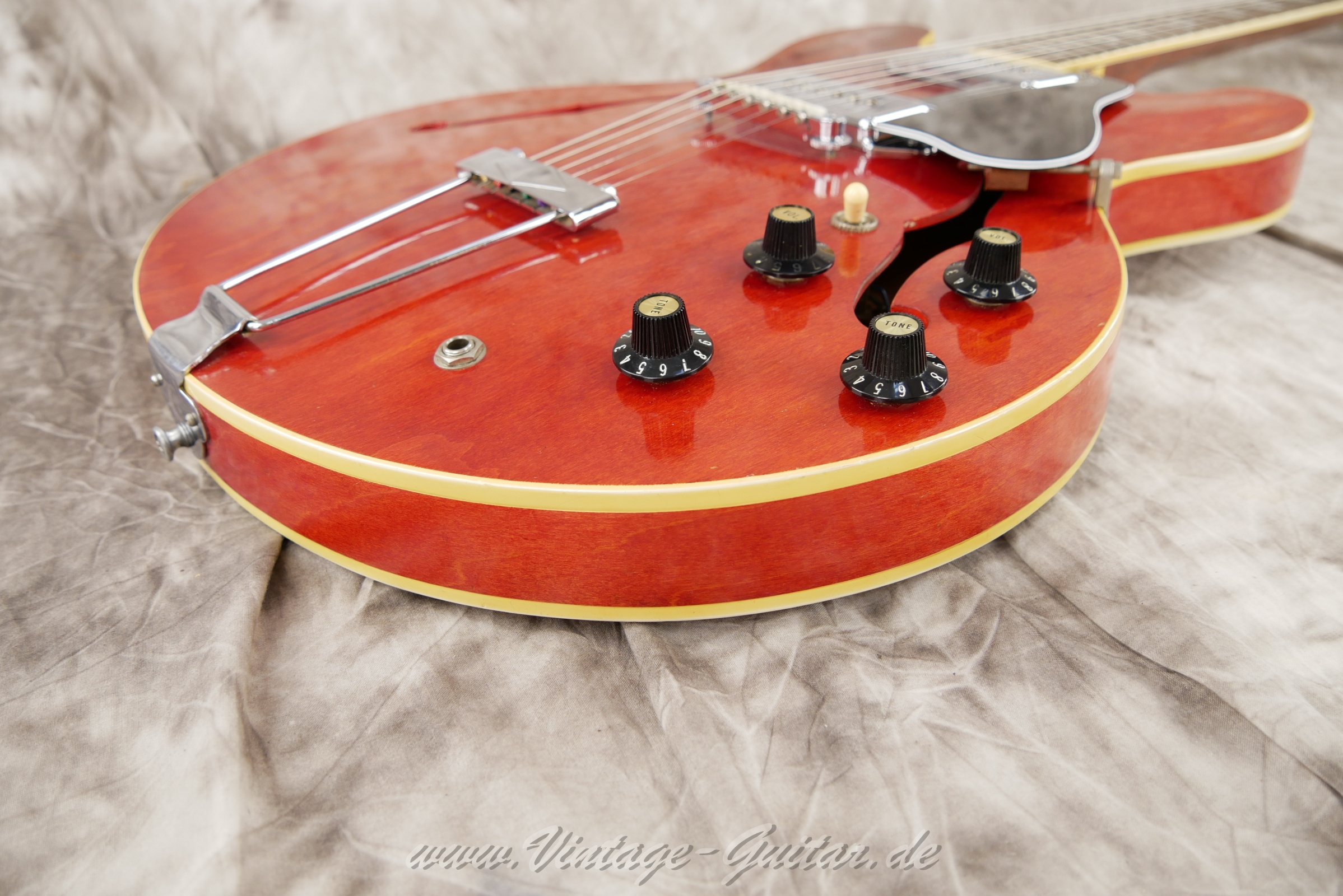 Gibson-ES-330-TDC-1968-cherry-16.jpg