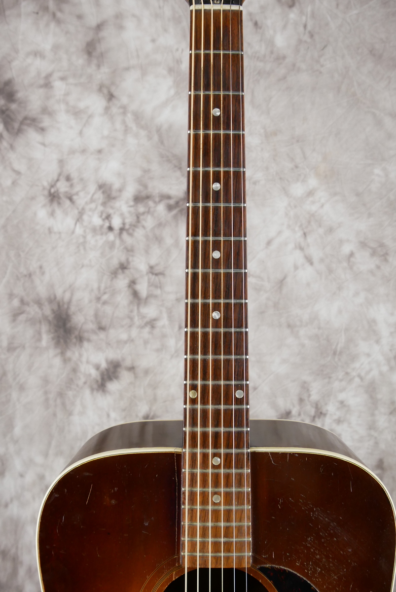 Gibson_J_45_square_shoulder_sunburst_1968-011.JPG