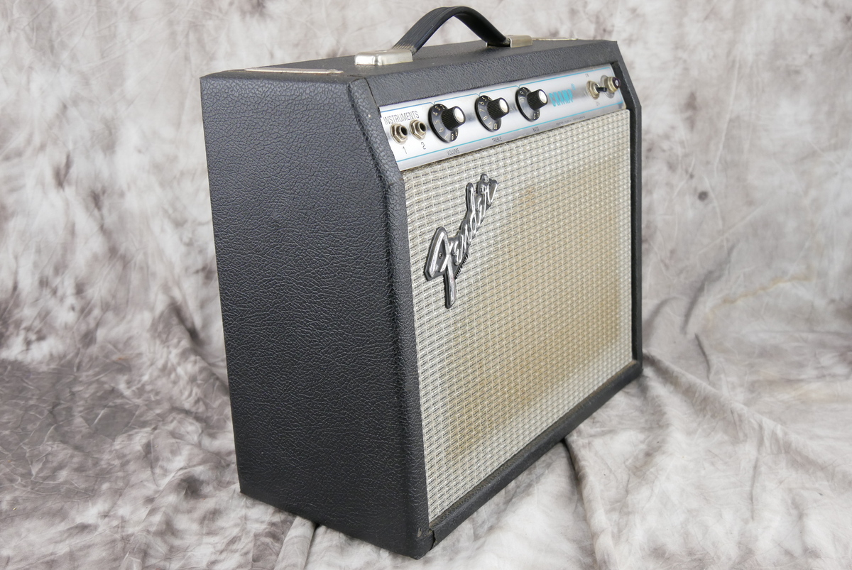 Fender_Champ_silverface_1979-003.JPG