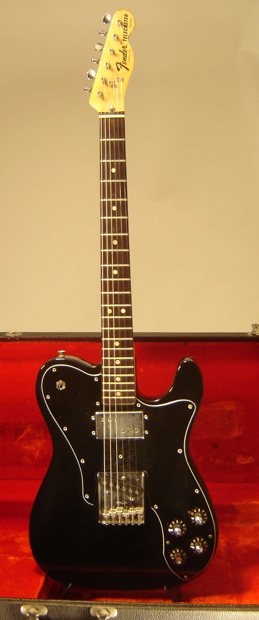 Fender_Telecaster_Custom_1974_Black.jpg
