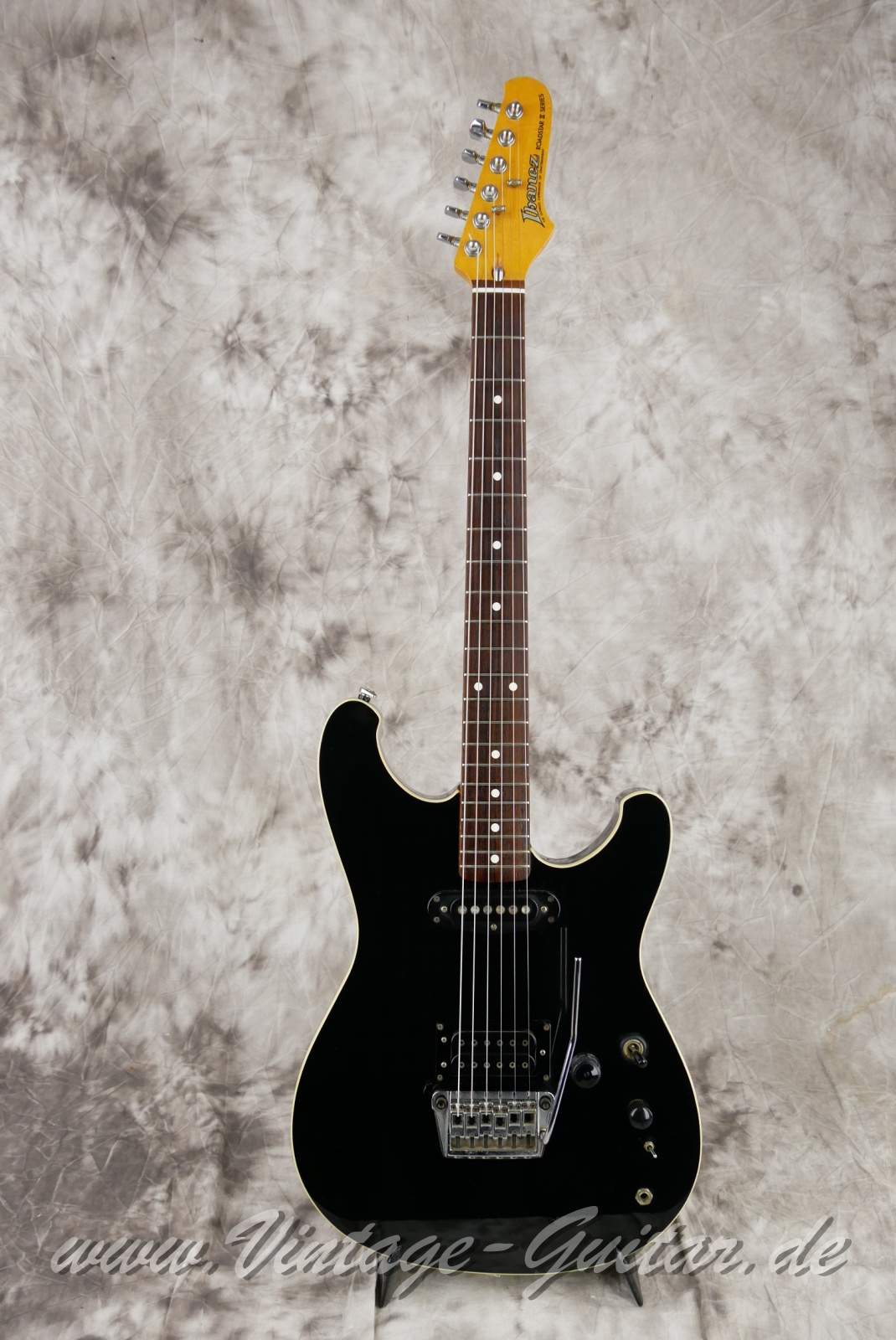 Ibanez_RS_335_Deluxe_Roadstar_series_II_black_1983001.JPG