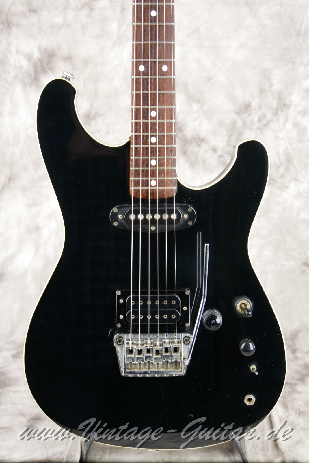 Ibanez_RS_335_Deluxe_Roadstar_series_II_black_1983007.JPG