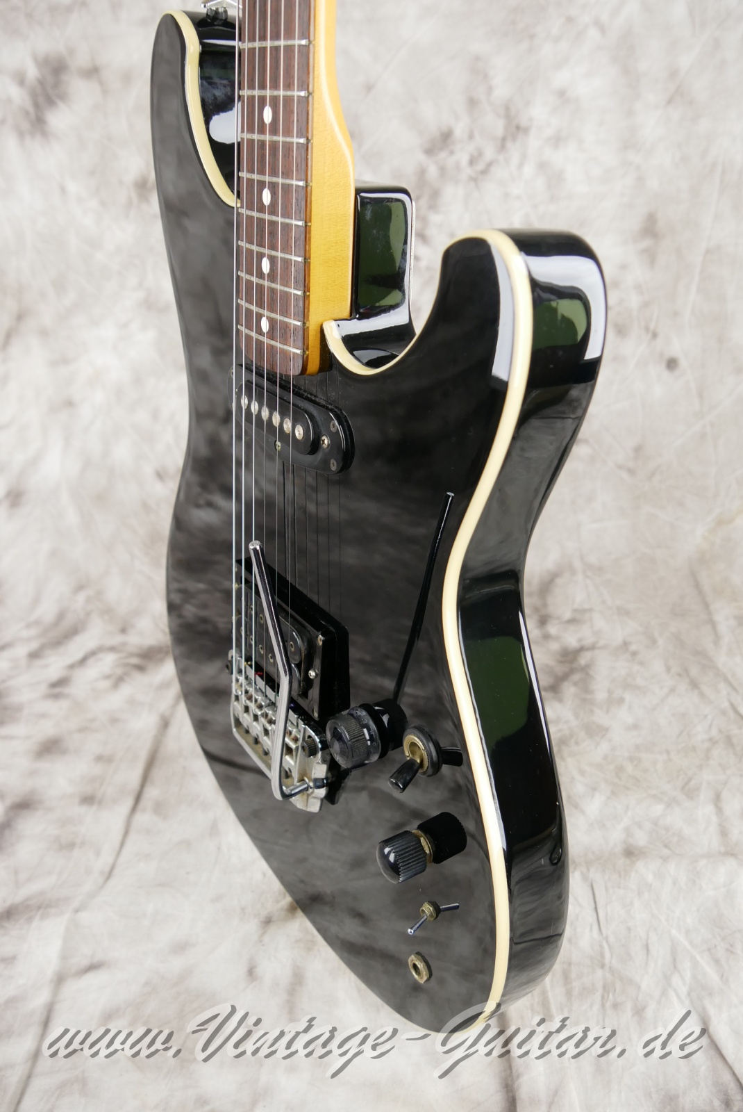 img/vintage/4900/Ibanez_RS_335_Deluxe_Roadstar_series_II_black_1983010.JPG