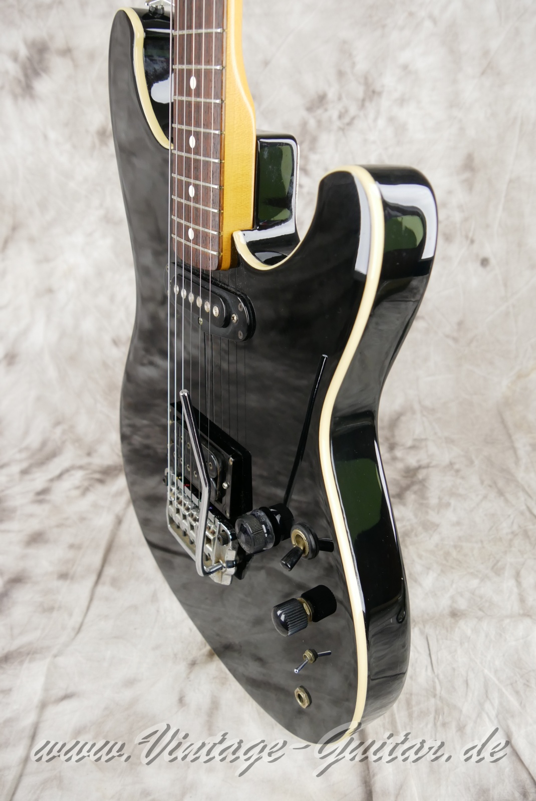 Ibanez_RS_335_Deluxe_Roadstar_series_II_black_1983010.JPG