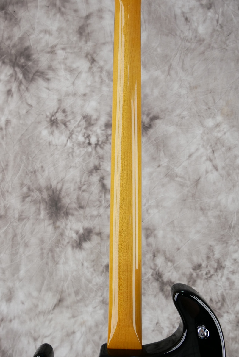 img/vintage/4909/Burns_Shadows_Bass_John_Rostill_green_burst_2005-012.JPG