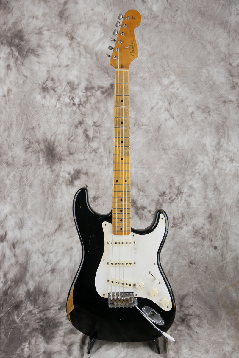 Fender_Stratocaster_Road_worn_50s_black_Mexico_2010-001.JPG