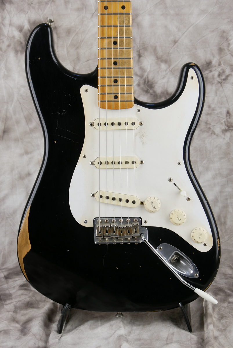 Fender_Stratocaster_Road_worn_50s_black_Mexico_2010-003.JPG