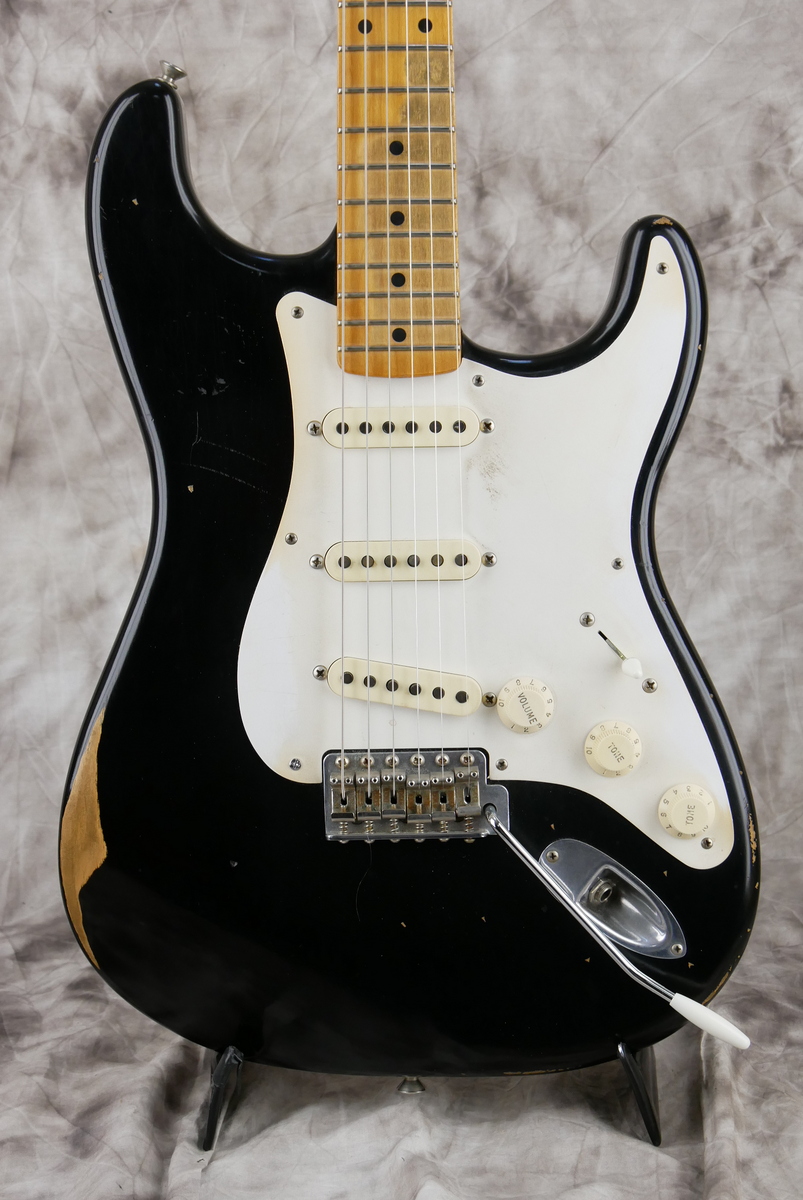 img/vintage/4910/Fender_Stratocaster_Road_worn_50s_black_Mexico_2010-003.JPG