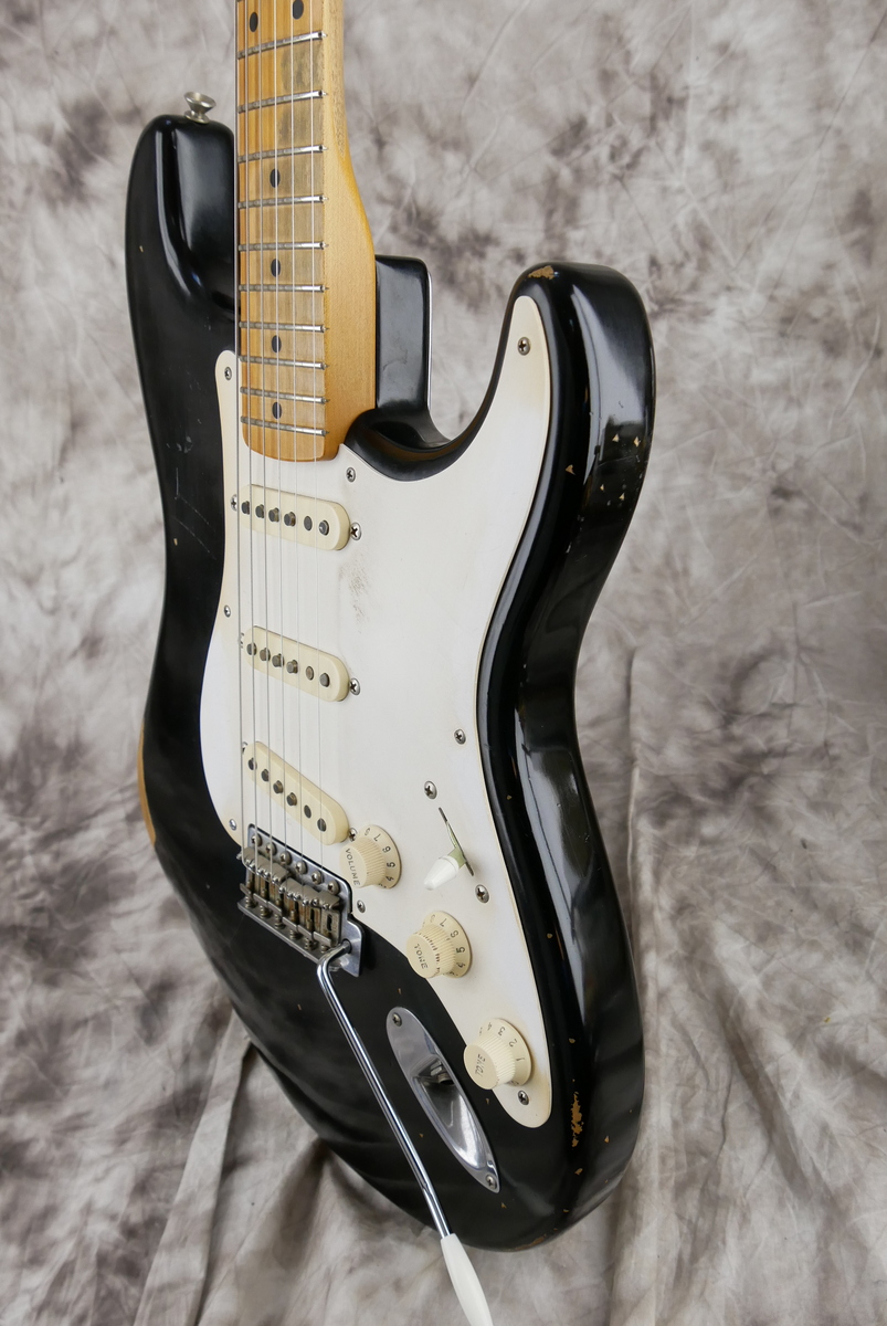 Fender_Stratocaster_Road_worn_50s_black_Mexico_2010-006.JPG