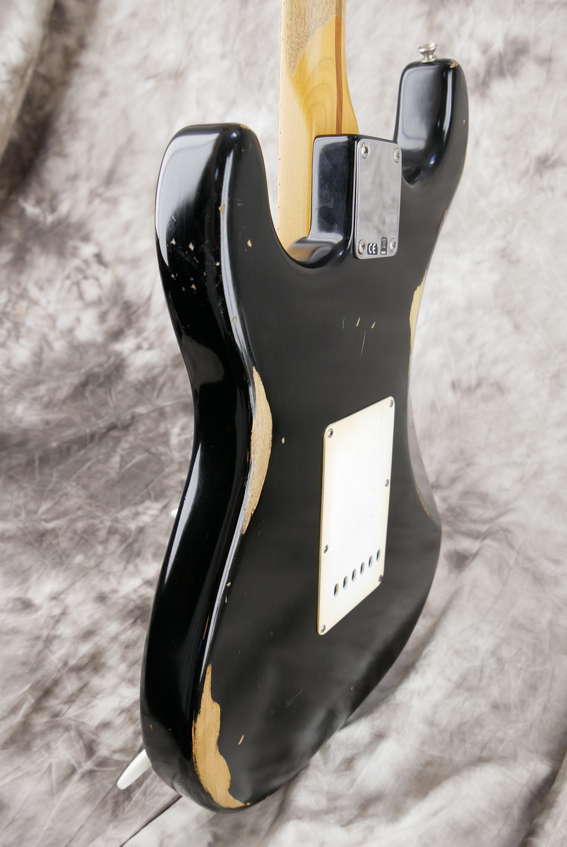 Fender_Stratocaster_Road_worn_50s_black_Mexico_2010-007.JPG
