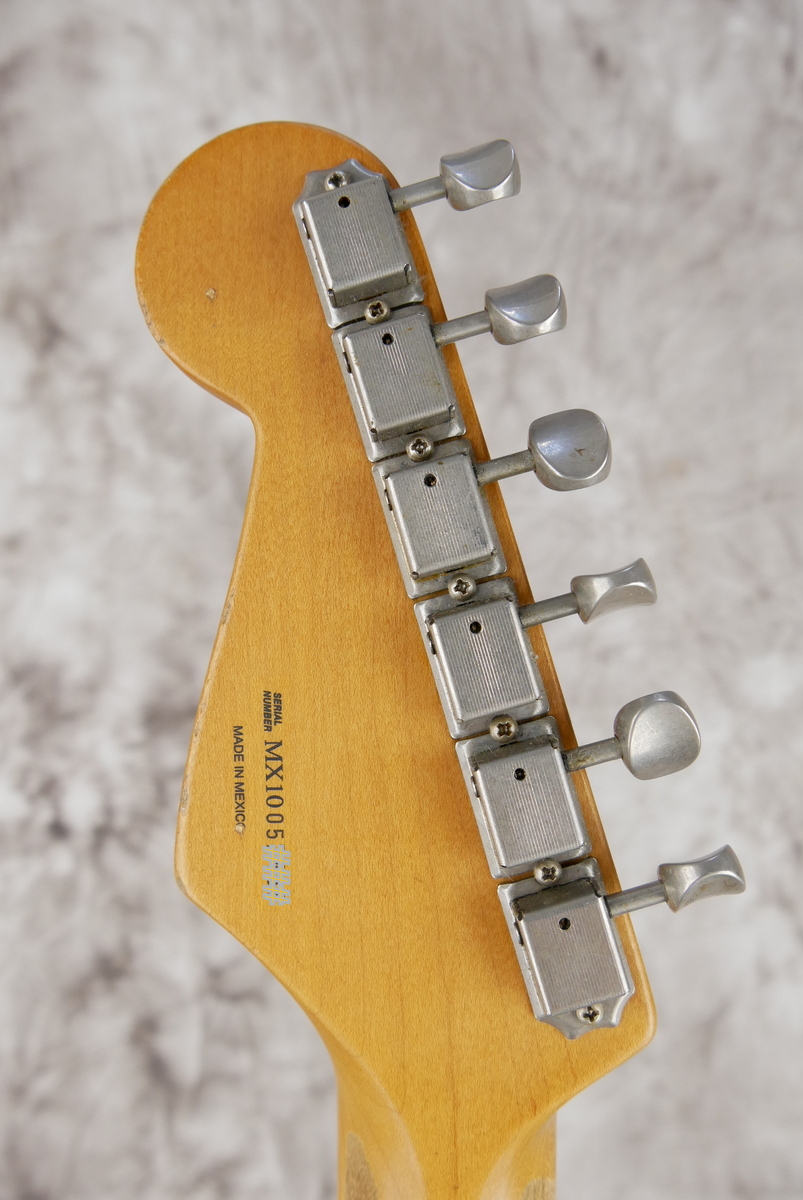 img/vintage/4910/Fender_Stratocaster_Road_worn_50s_black_Mexico_2010-010.JPG