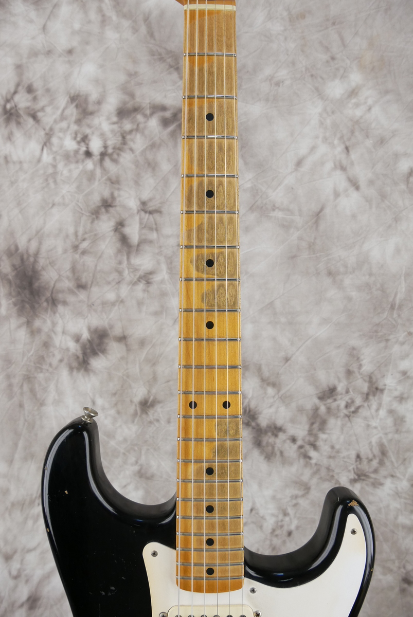 Fender_Stratocaster_Road_worn_50s_black_Mexico_2010-011.JPG