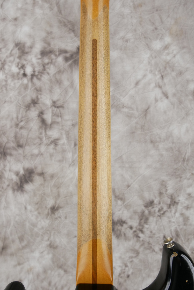 img/vintage/4910/Fender_Stratocaster_Road_worn_50s_black_Mexico_2010-012.JPG