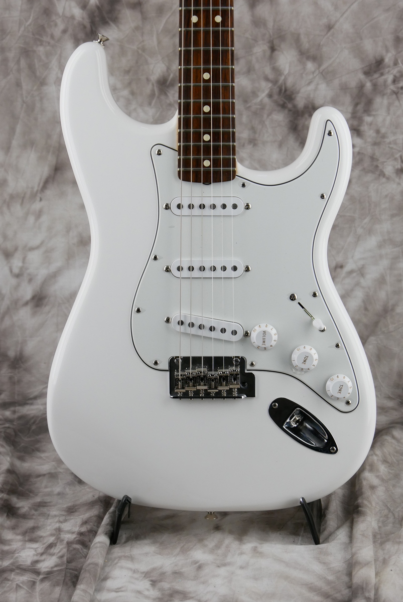 Fender_Stratocaster_from_parts_Mexico_polar_white_2015_2021-003.JPG