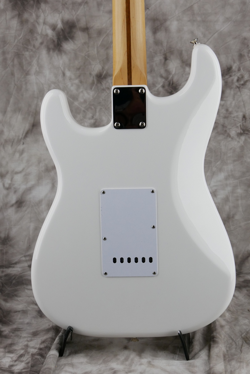 img/vintage/4918/Fender_Stratocaster_from_parts_Mexico_polar_white_2015_2021-004.JPG