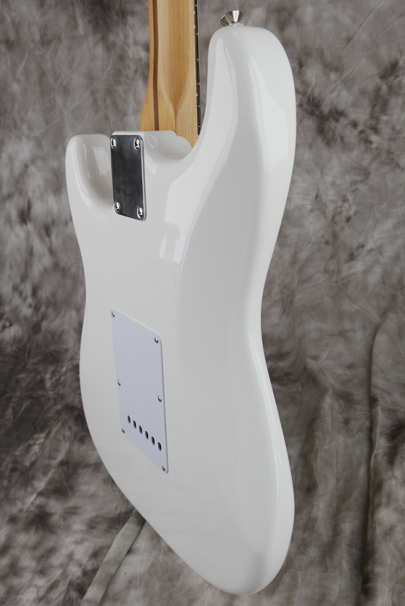 Fender_Stratocaster_from_parts_Mexico_polar_white_2015_2021-008.JPG