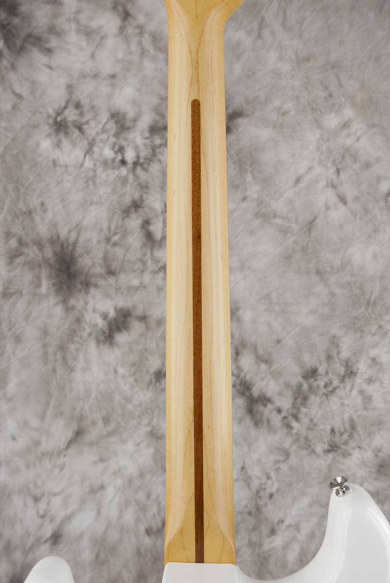 img/vintage/4918/Fender_Stratocaster_from_parts_Mexico_polar_white_2015_2021-012.JPG