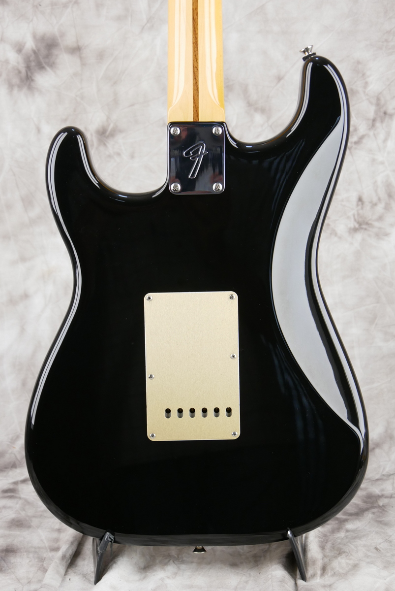 Fender_Stratocaster_USA_Mexico_black_2021-004.JPG