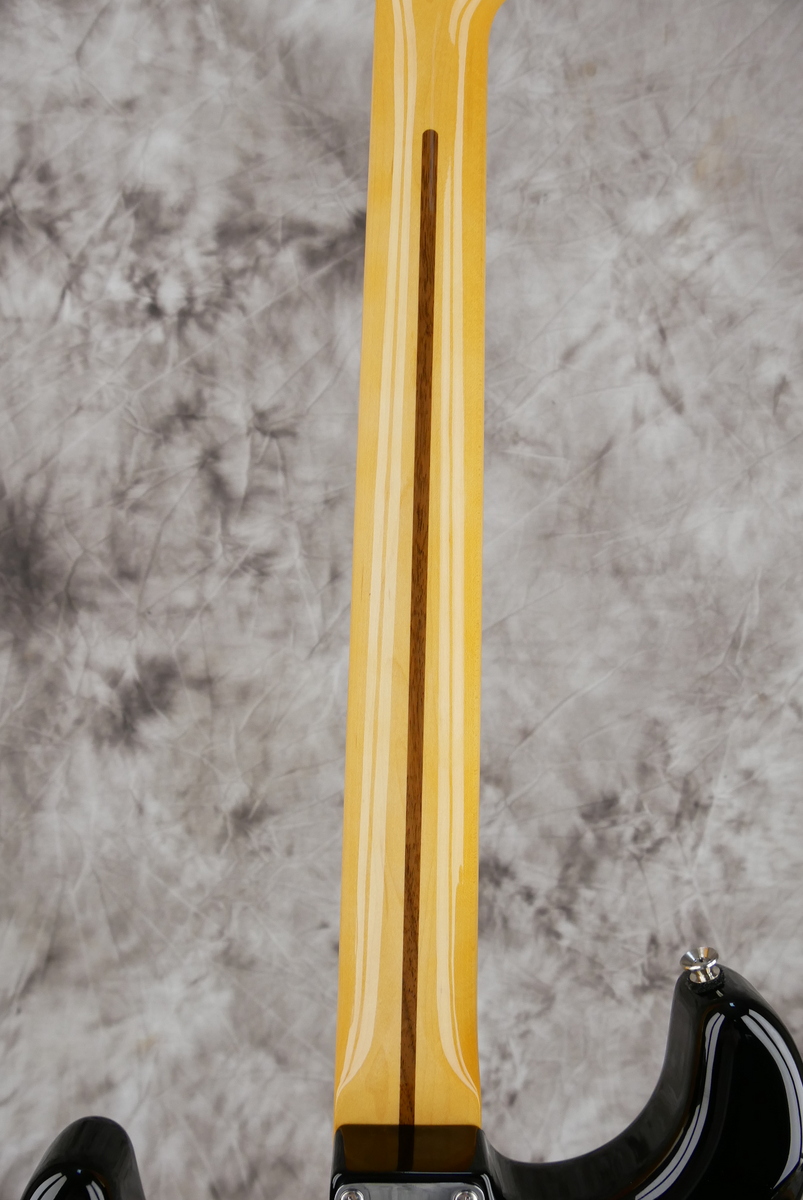 img/vintage/4919/Fender_Stratocaster_USA_Mexico_black_2021-012.JPG