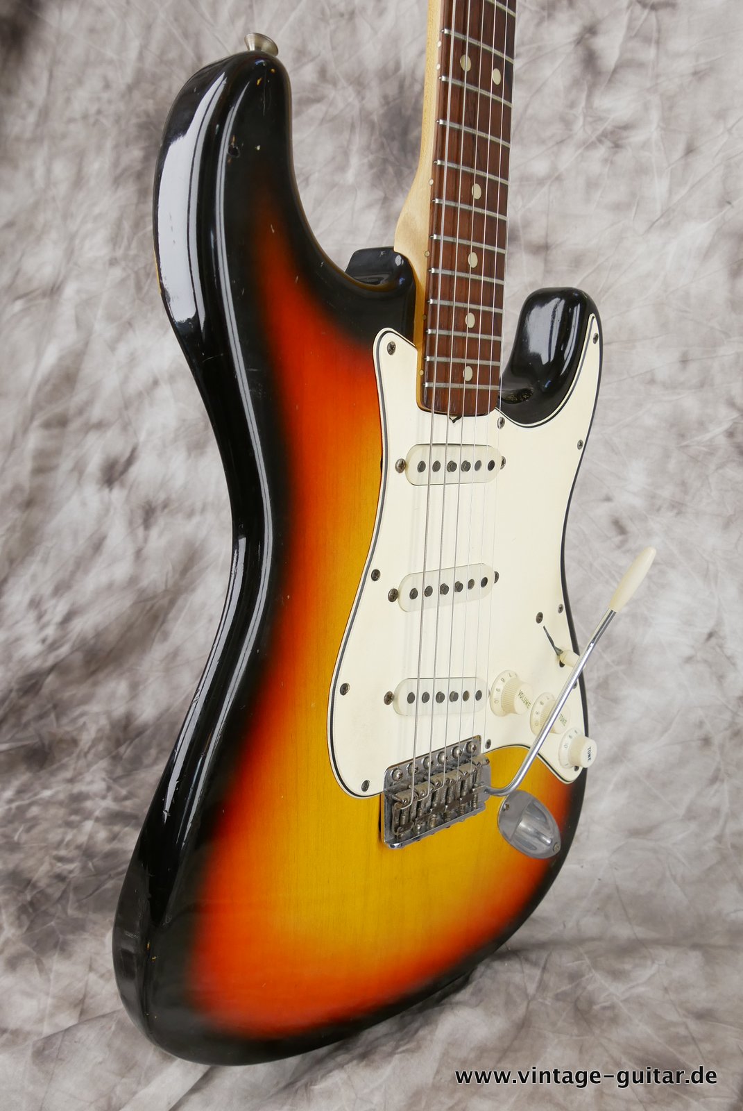 img/vintage/4921/Fender-Stratocaster-1965-sunburst-005.JPG