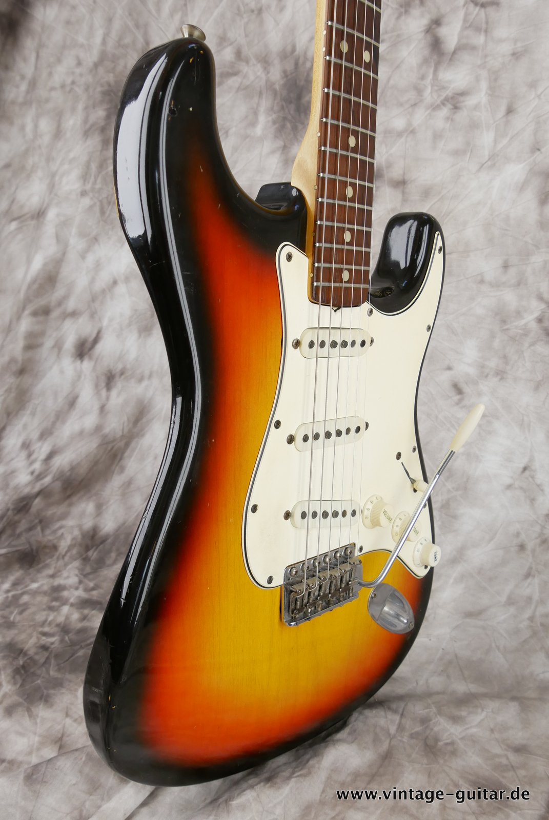 Fender-Stratocaster-1965-sunburst-005.JPG