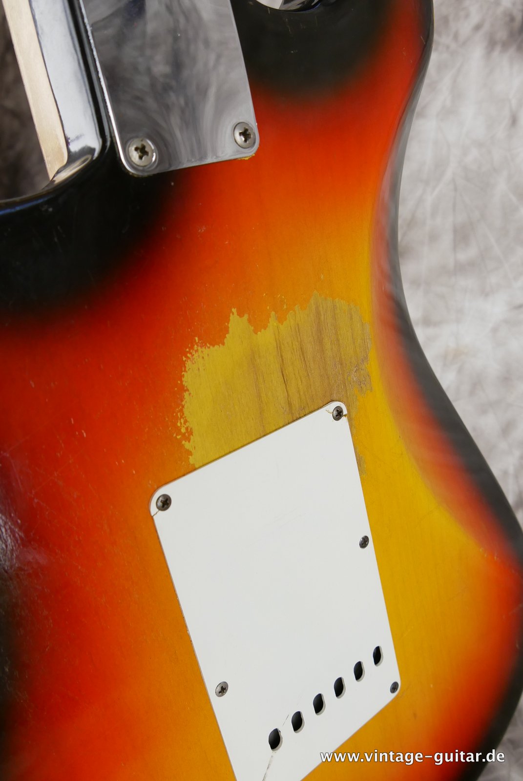 img/vintage/4921/Fender-Stratocaster-1965-sunburst-015.JPG