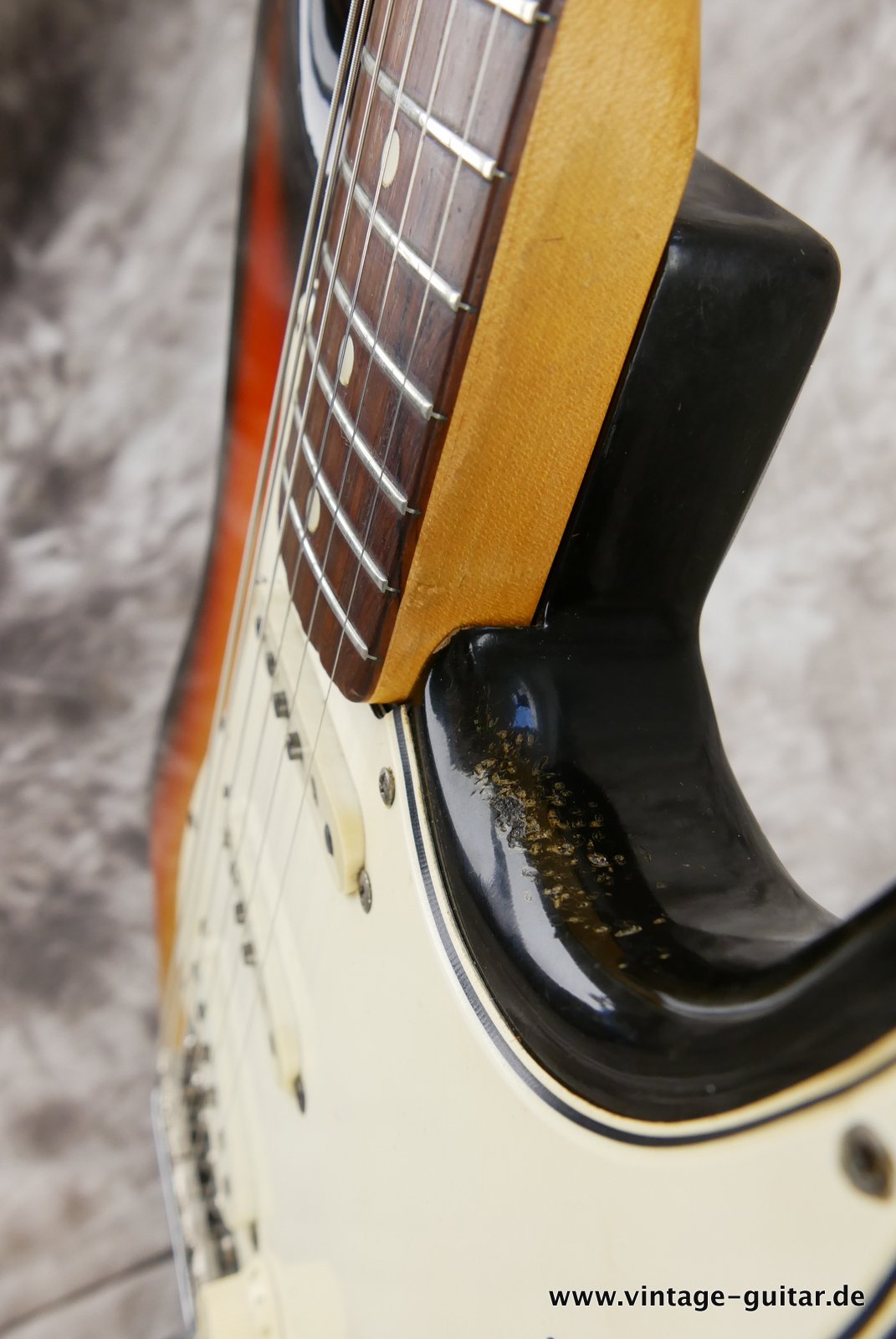 img/vintage/4921/Fender-Stratocaster-1965-sunburst-017.JPG